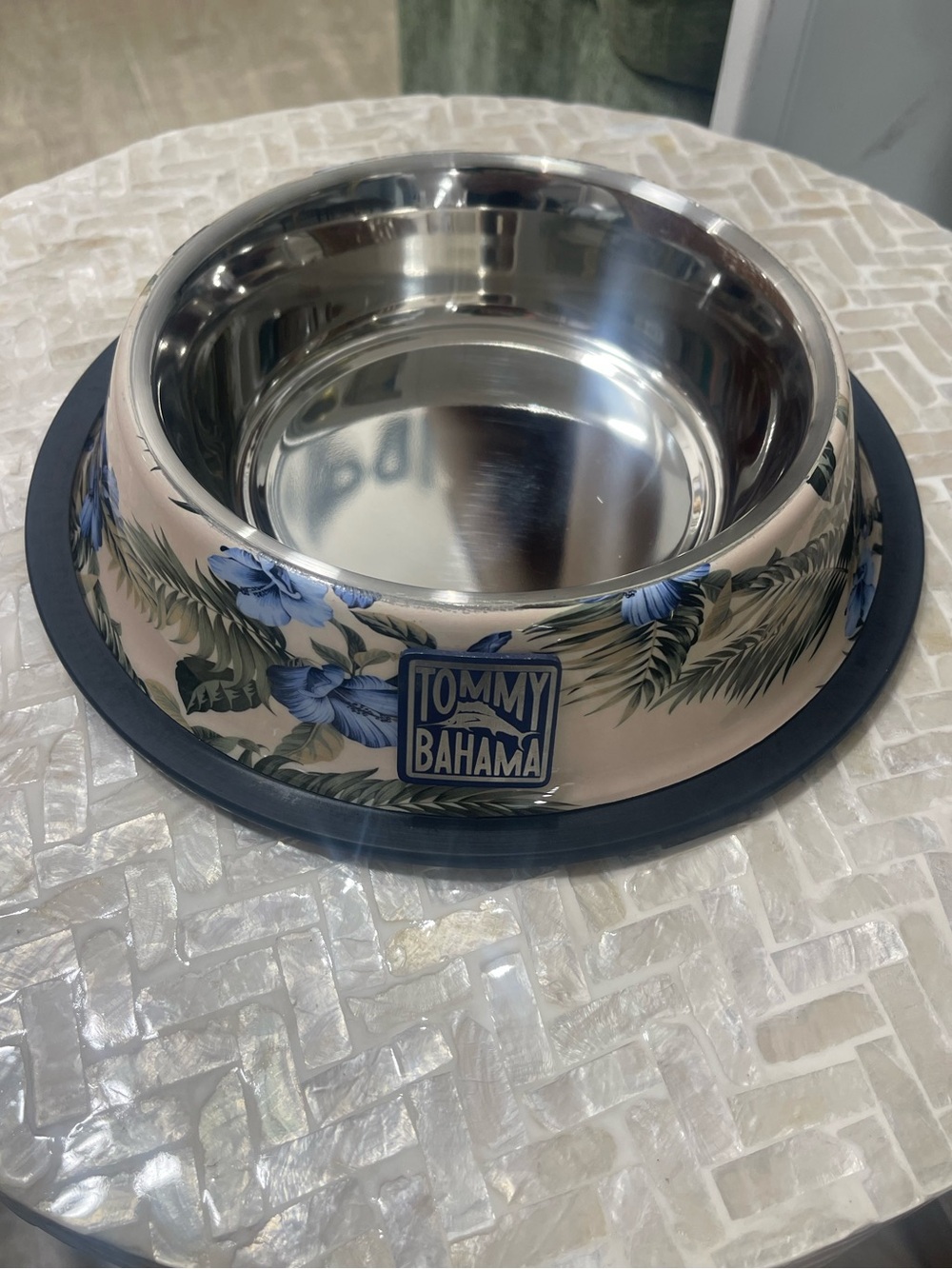 Tommy Bahama stainless steel pet food/water dish - Dishwasher safe 8” diameter